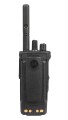 Motorola DP4801e widok tylnej części z akumulatorem i złączem akcesoriów